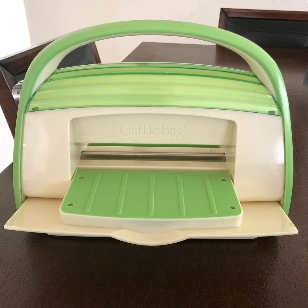🔴SALE🔴Cutttlebug embossing machine